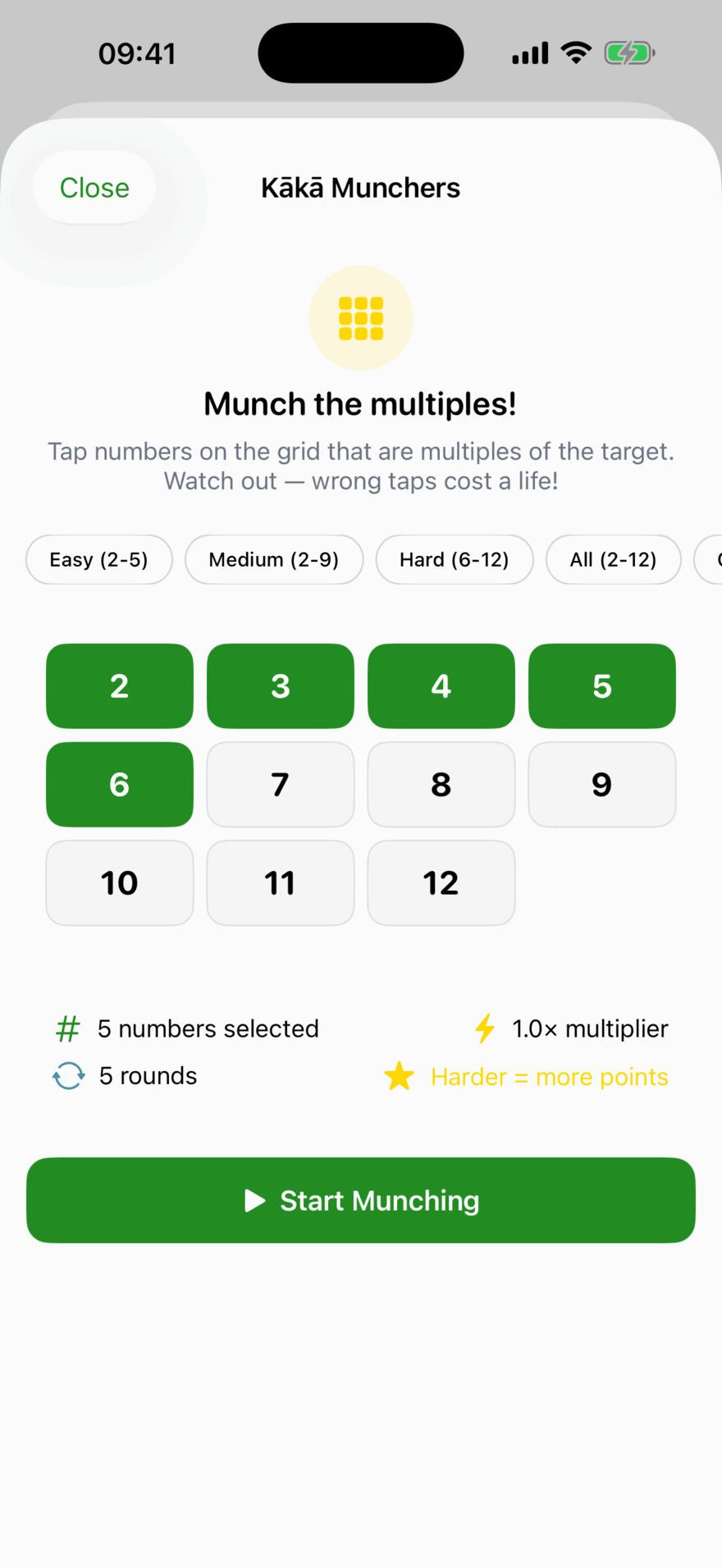 The Kākā Munchers setup screen: Munch the multiples, difficulty presets from Easy (2-5) to All (2-12), five numbers selected, 5 rounds and a 1.0× multiplier.
